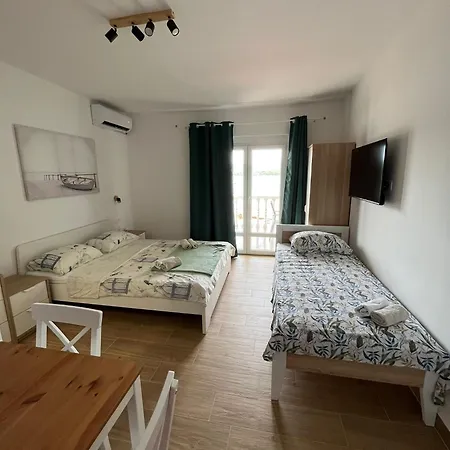 Nada Seaside * Pirovac