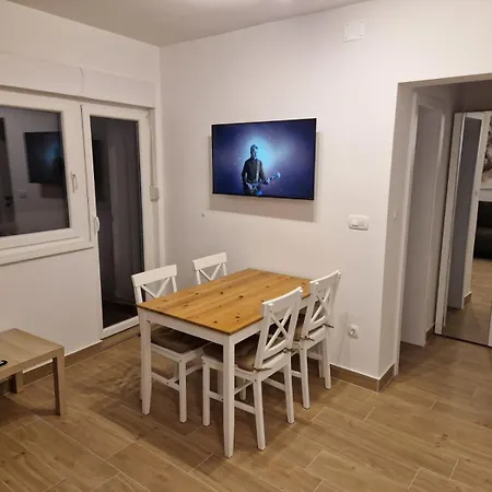 Nada Seaside * Pirovac