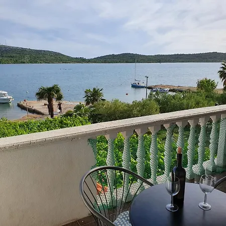 Nada Seaside Apartman