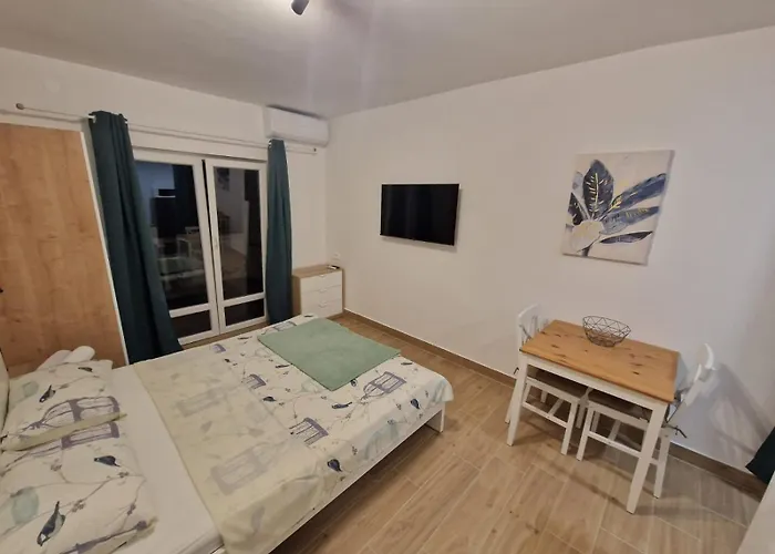 Nada Seaside 아파트 피로바츠